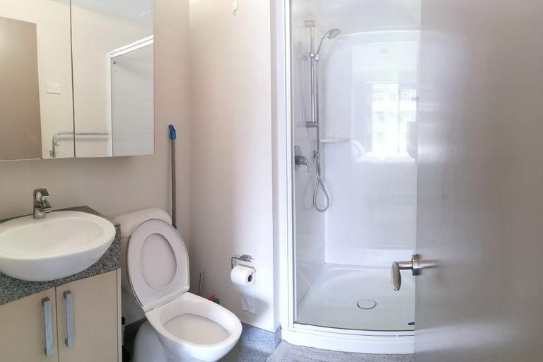 Photo of property in Dual Apartments, 108/142 Vivian Street, Te Aro, Wellington, 6011