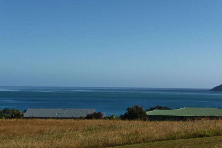 Photo of property in 10 Freyja Crescent, Coopers Beach, 0420