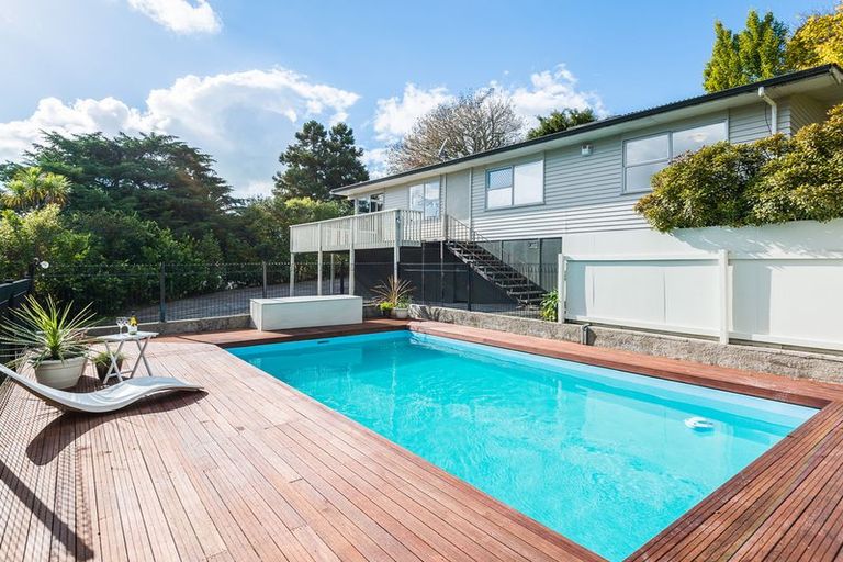 Photo of property in 16 Kirby Street, Glendene, Auckland, 0602