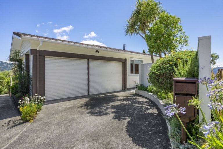 Photo of property in 16 Raynham Way, Silverstream, Upper Hutt, 5019