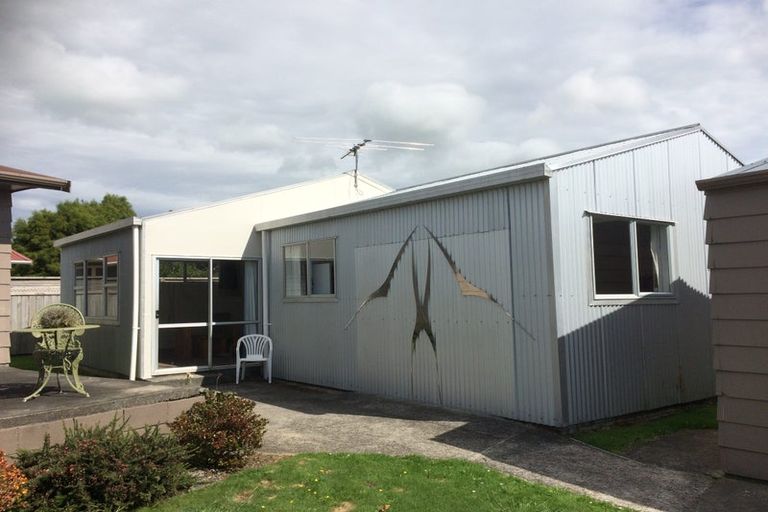 Photo of property in 16 Towai Street, Inglewood, 4330