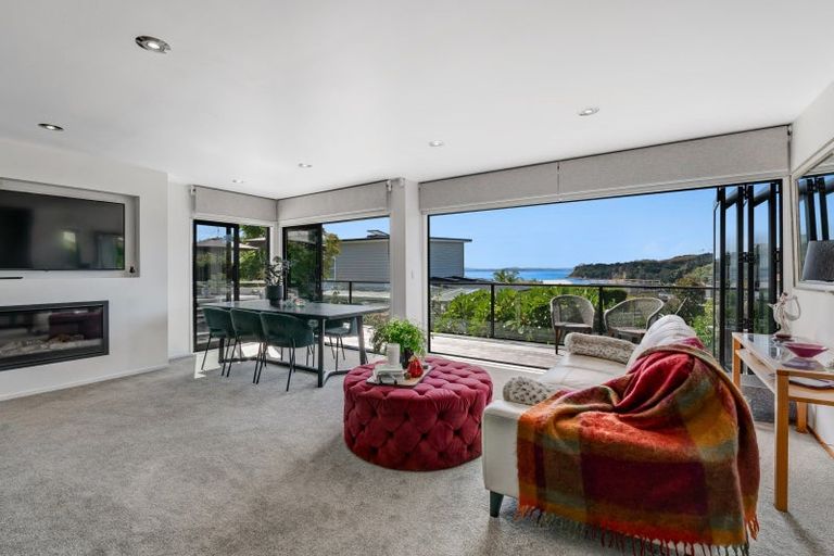Photo of property in 6 Crown Road, Tindalls Beach, Whangaparaoa, 0930