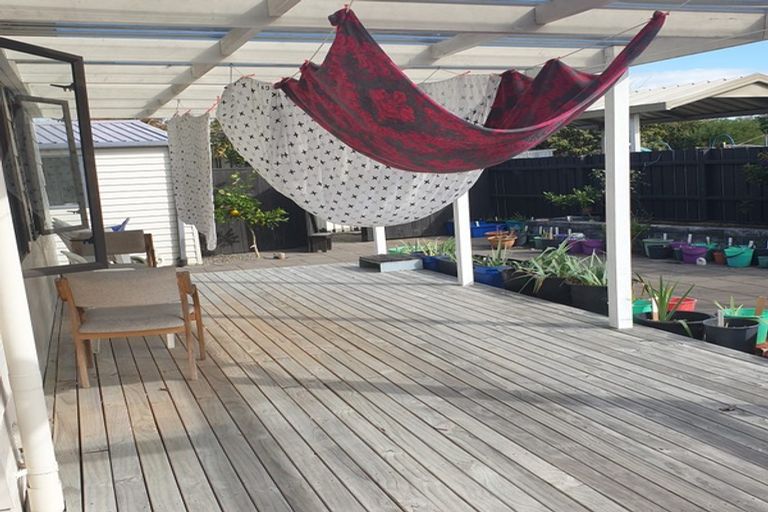 Photo of property in 40 Edgewater Parade, Waiuku, 2123