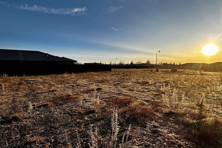 Photo of property in 14 Canal Place, Twizel, 7901