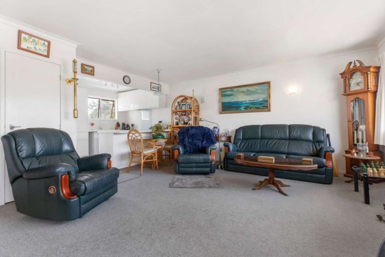 Photo of property in 4/28 Uxbridge Road, Mellons Bay, Auckland, 2014