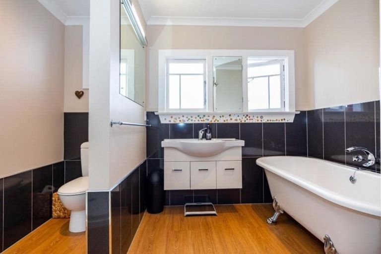 Photo of property in 98a Avenue Road, West End, Timaru, 7910