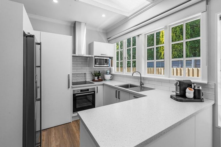 Photo of property in 4 Burnbrae Street, Saint Martins, Christchurch, 8022