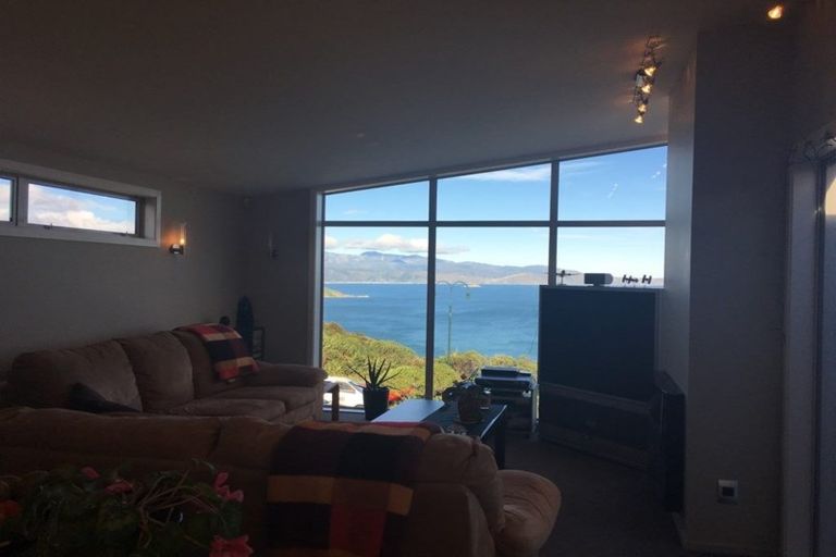 Photo of property in 58 Tamworth Crescent, Newlands, Wellington, 6037