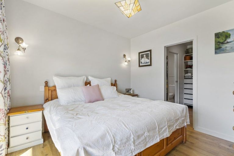 Photo of property in 5b Hobbs Road, Matakatia, Whangaparaoa, 0930