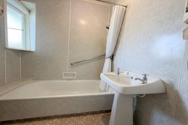 Photo of property in 172 Beach Road, Campbells Bay, Auckland, 0630