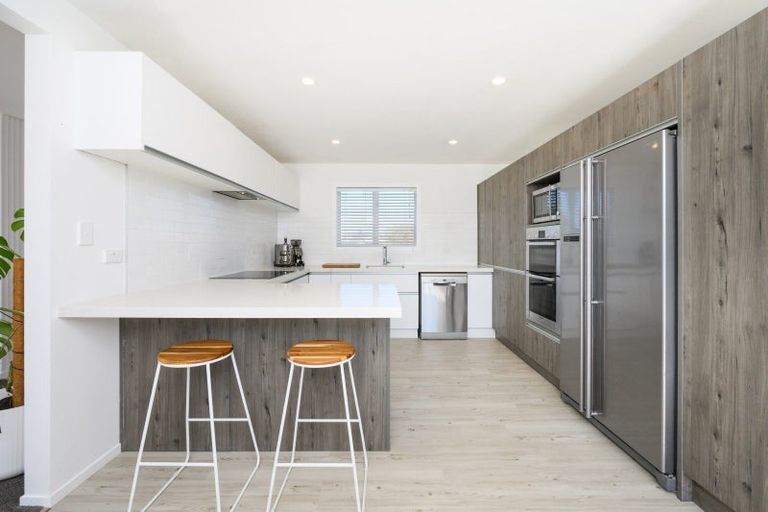 Photo of property in 10 Gladys Place, Kelvin Grove, Palmerston North, 4414