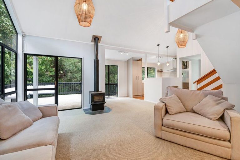 Photo of property in 7 Emery Grove, Bayview, Auckland, 0629