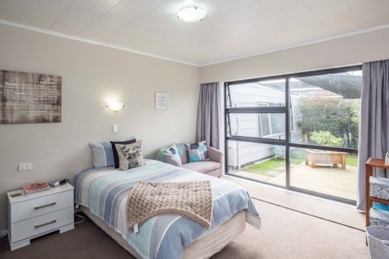 Photo of property in 5 Bahama Crescent, Paraparaumu Beach, Paraparaumu, 5032