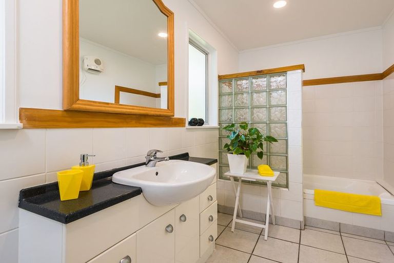 Photo of property in 16 Kirby Street, Glendene, Auckland, 0602