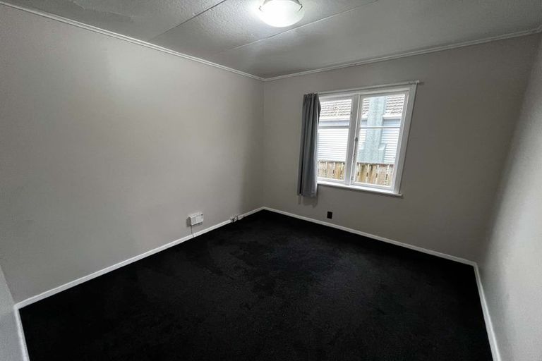 Photo of property in 120 Wainuiomata Road, Wainuiomata, Lower Hutt, 5014