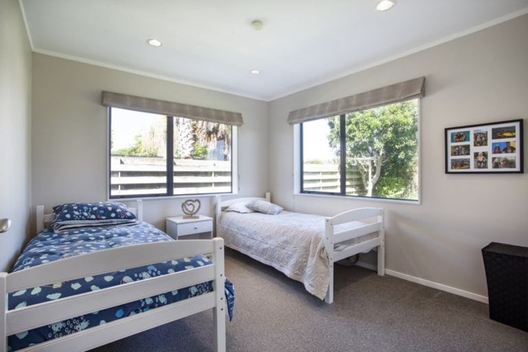 Photo of property in 122 Evans Road, Papamoa Beach, Papamoa, 3118