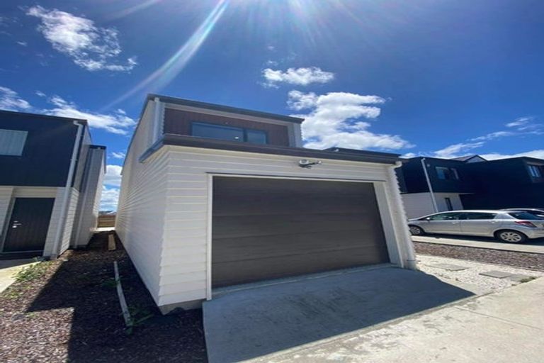 Photo of property in 10 Parahau Road, Papakura, 2110