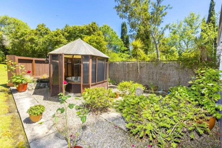 Photo of property in 72 Blue Mountains Road, Pinehaven, Upper Hutt, 5019