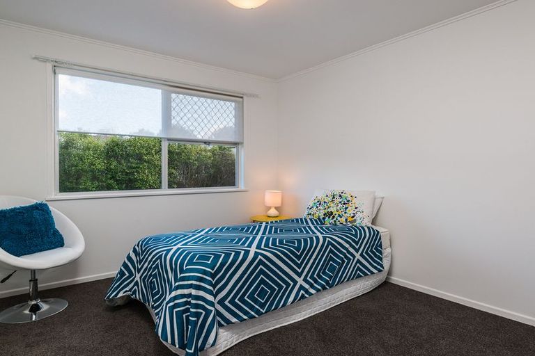 Photo of property in 16 Kirby Street, Glendene, Auckland, 0602
