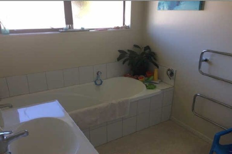 Photo of property in 5 Cascade Way, Paraparaumu, 5032