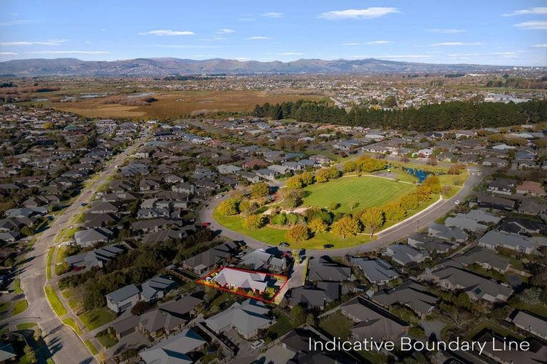 Photo of property in 40 Titirangi Crescent, Parklands, Christchurch, 8083