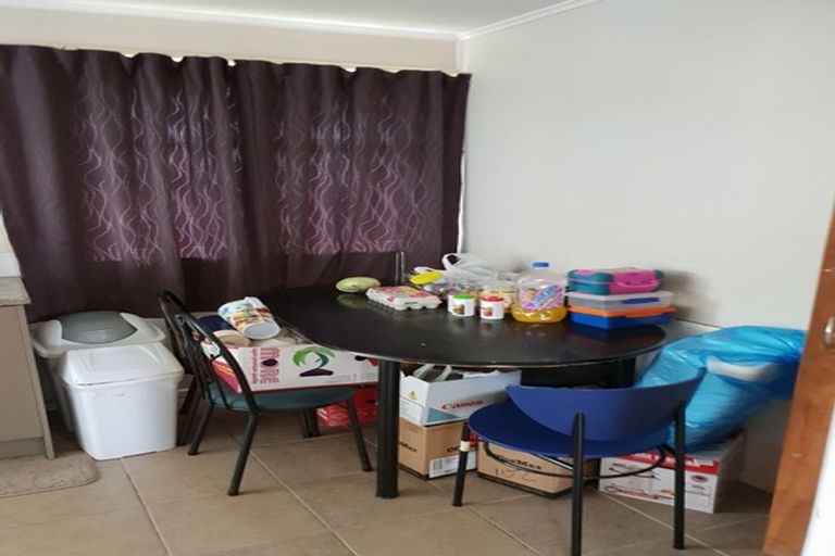 Photo of property in 19 Paton Avenue, Te Atatu South, Auckland, 0610