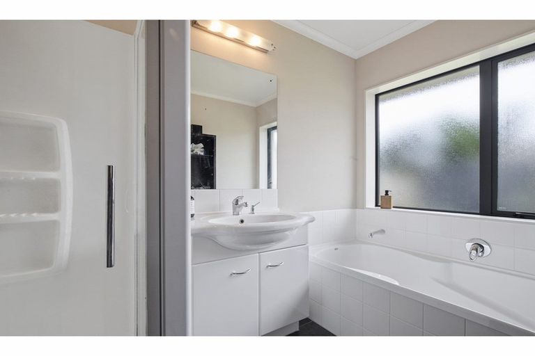 Photo of property in 7 Thornlea Grove, Waiuku, 2123