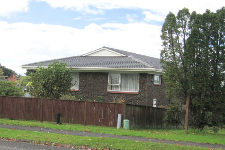 Photo of property in 20 Borrowdace Avenue, Botany Downs, Auckland, 2010
