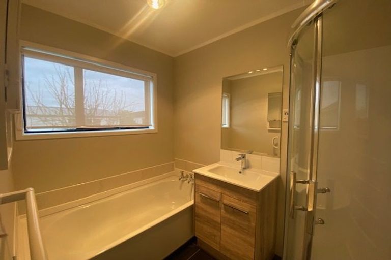 Photo of property in 2/2 Casuarina Road, Half Moon Bay, Auckland, 2012