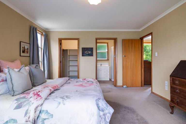 Photo of property in 23 Saint Albans Avenue, Hokowhitu, Palmerston North, 4410