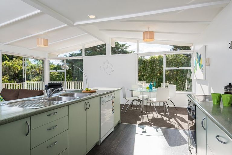 Photo of property in 16 Kirby Street, Glendene, Auckland, 0602