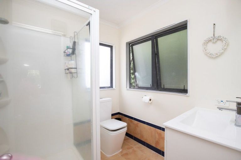 Photo of property in 1 Harris Place, Ngatea, 3503