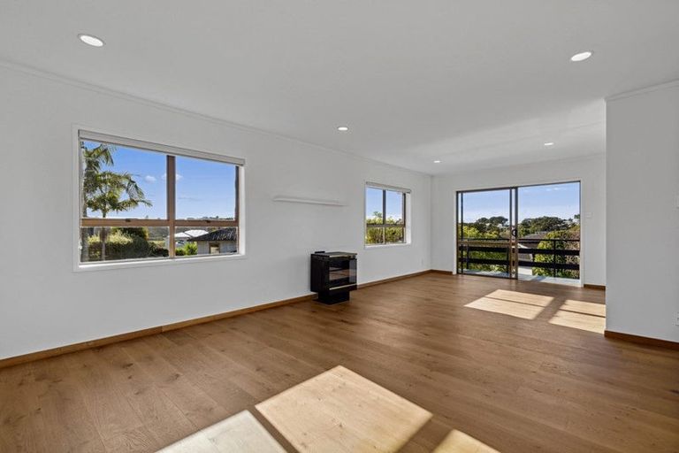 Photo of property in 13 Tarahanga Street, Northcote, Auckland, 0627