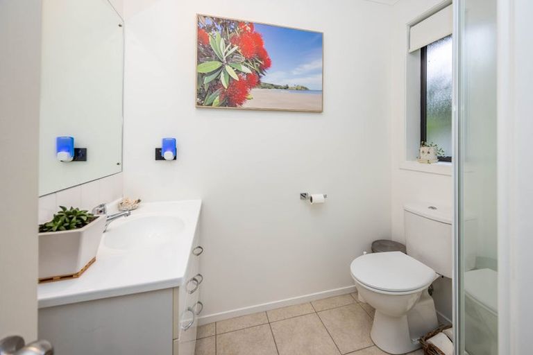 Photo of property in 42 Nielsen Gardens, Rototuna, Hamilton, 3210