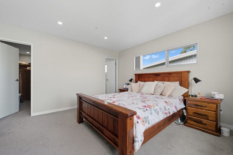 Photo of property in 32b Tirimoana Road, Te Atatu South, Auckland, 0602