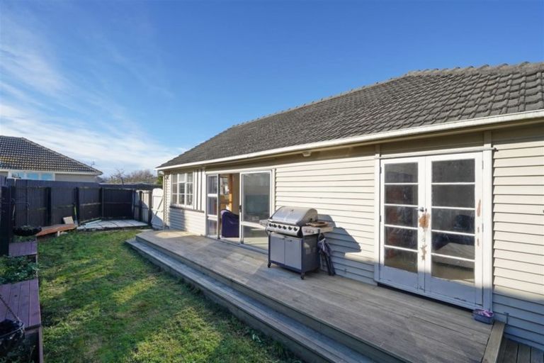 Photo of property in 2/7 Wilmot Street, Northcote, Christchurch, 8052