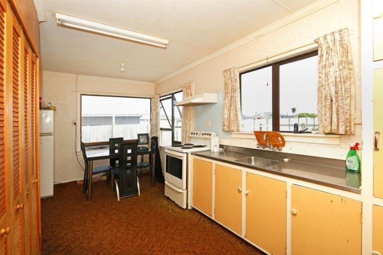 Photo of property in 32 Heaphy Road, Opunake, 4616