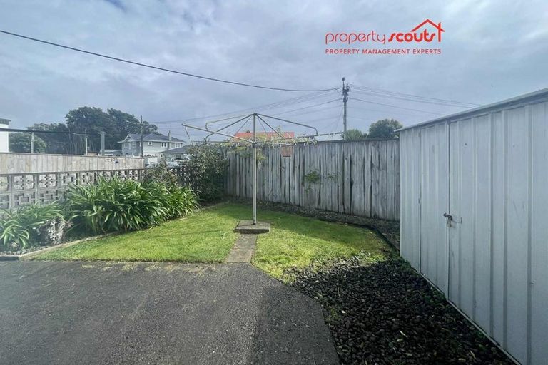 Photo of property in 16 Mangorei Road, Strandon, New Plymouth, 4312