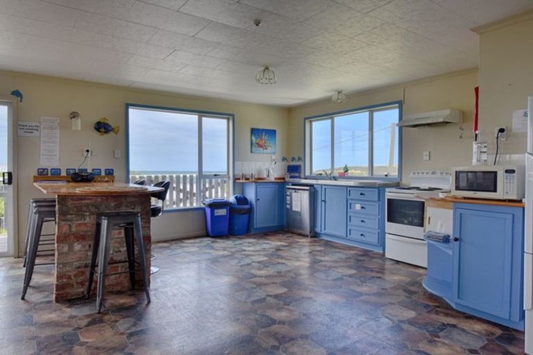 Photo of property in 529 Waikawa-curio Bay Road, Curio Bay, Tokanui, 9884