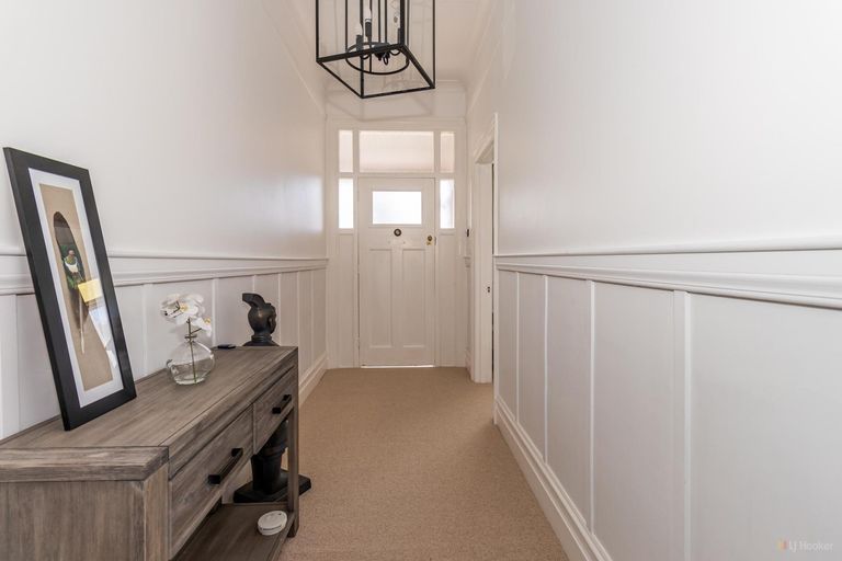 Photo of property in 43 Rhodes Street, Waimate, 7924