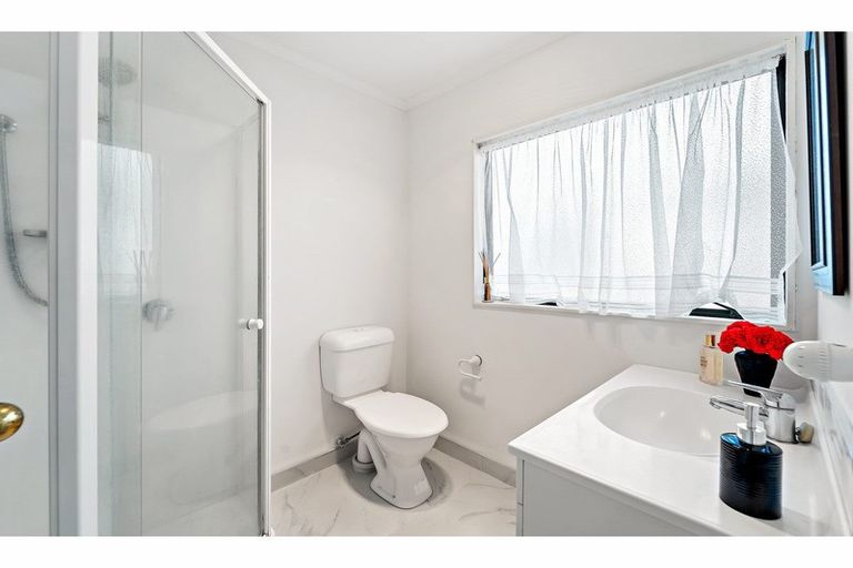 Photo of property in 2/5 Anne Road, Hillcrest, Auckland, 0627
