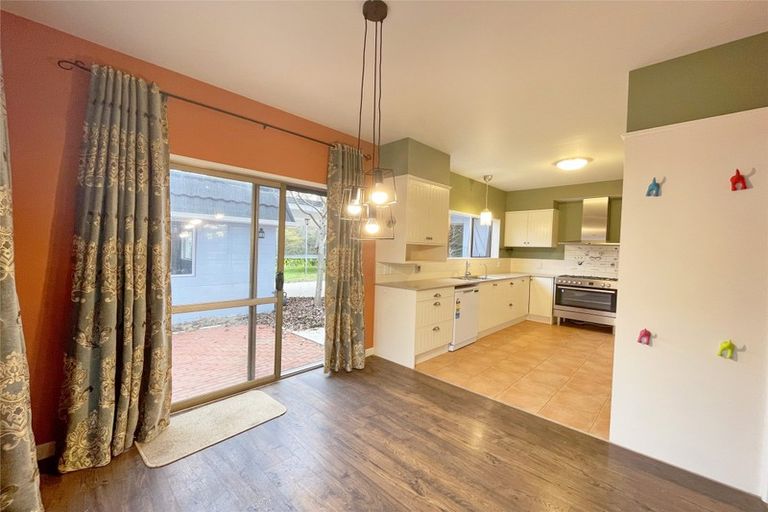 Photo of property in 19 Mcinnes Place, Queenwood, Hamilton, 3210