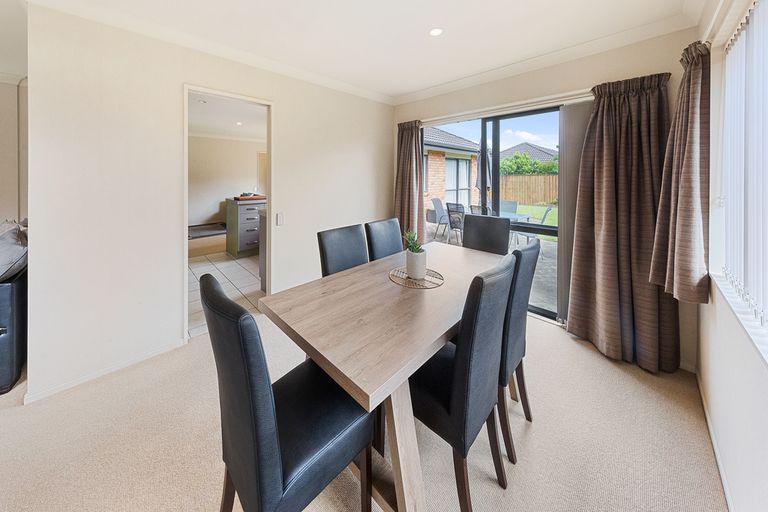 Photo of property in 33 Croftview Road, Wattle Downs, Auckland, 2103