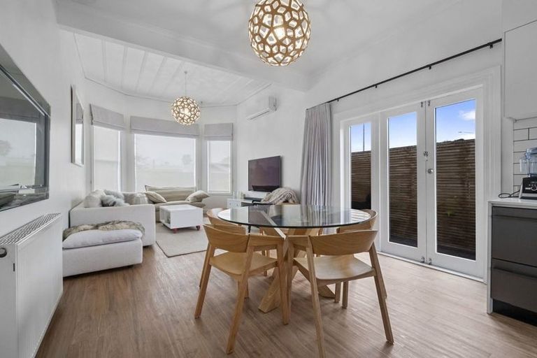 Photo of property in 61 Russell Street, Palmerston North, 4414
