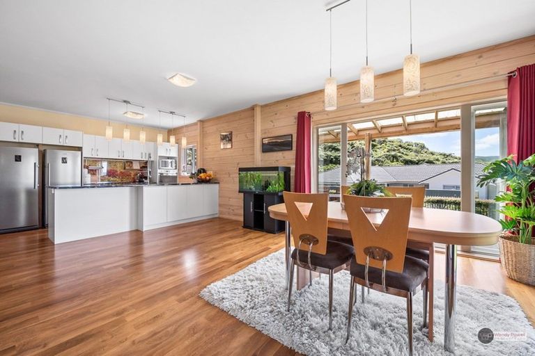 Photo of property in 5 Aran More Place, Belmont, Lower Hutt, 5010