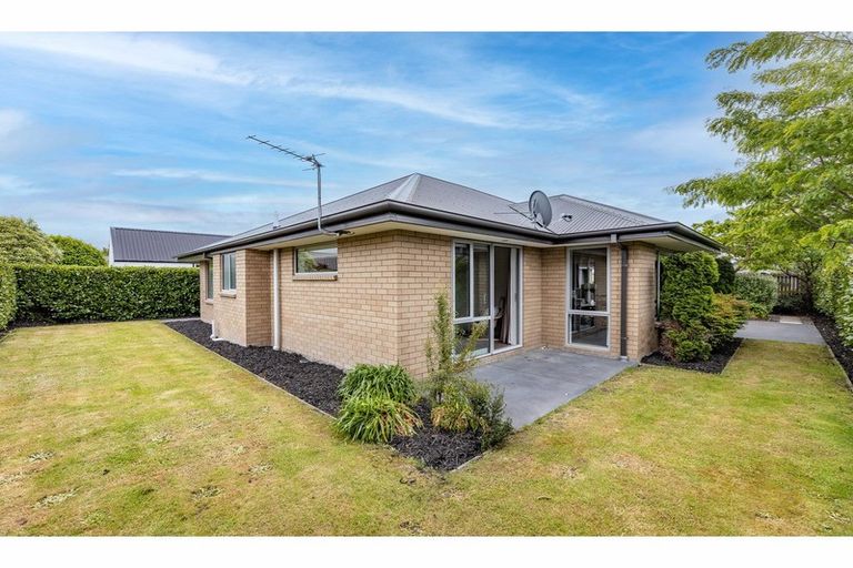 Photo of property in 6 Gosling Crescent, Halswell, Christchurch, 8025