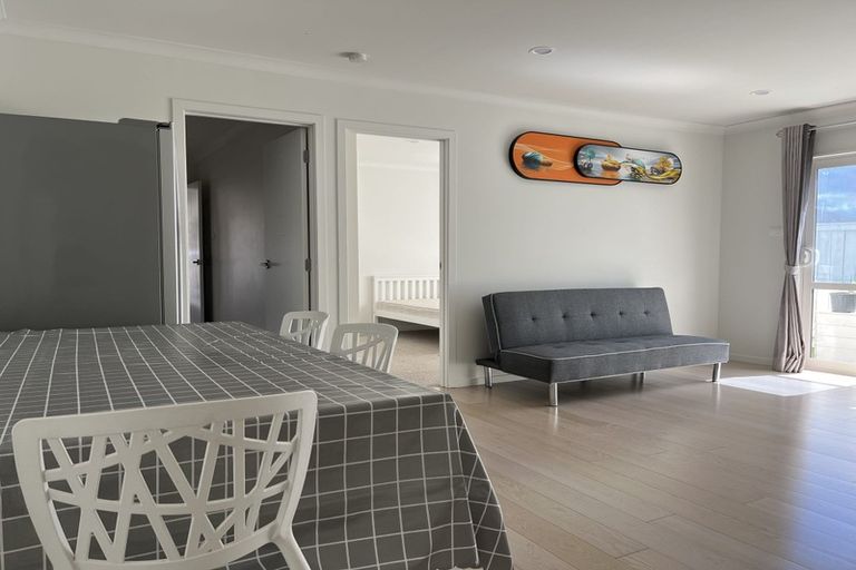 Photo of property in 12 Bridget Court, Red Beach, 0932