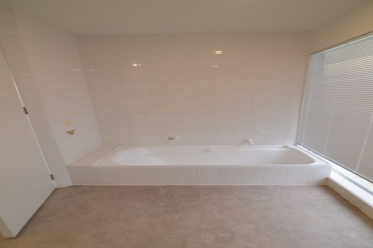 Photo of property in 102 Bramley Drive, Farm Cove, Auckland, 2012