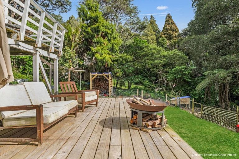 Photo of property in 43 Kauri Point Road, Laingholm, Auckland, 0604
