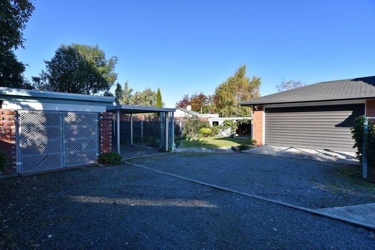 Photo of property in 32 Main North Road, Woodend, 7610
